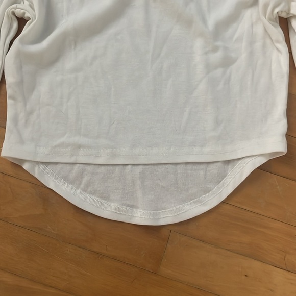 White fitted long sleeve top. Size small - Picture 4 of 4